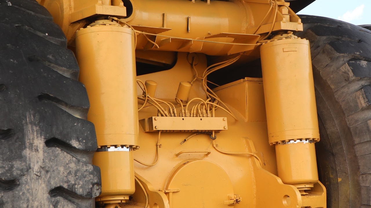 The Questions Equipment Operators Should Ask Before Switching Wear Parts Suppliers